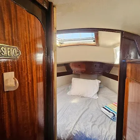 Boat Puma 34 보트호텔