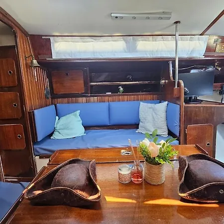 ספינת מלון Boat Puma 34 ליסבון