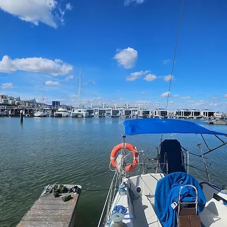 Boat Puma 34 ספינת מלון *