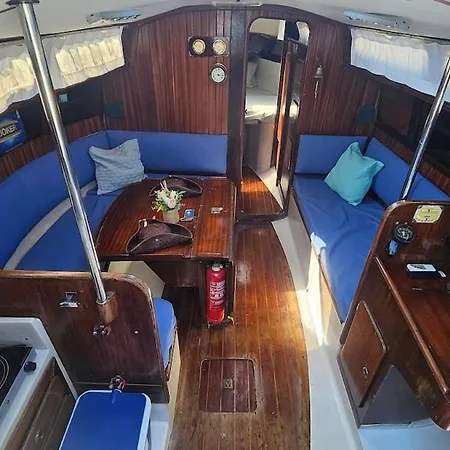 Boat Puma 34 보트호텔 리스본