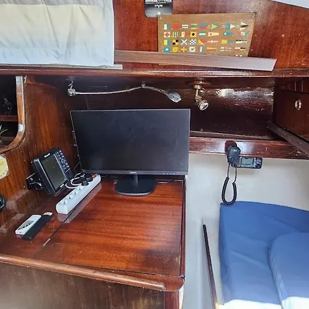 ספינת מלון Boat Puma 34