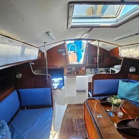 Boat Puma 34 Hotel en barco Lisboa